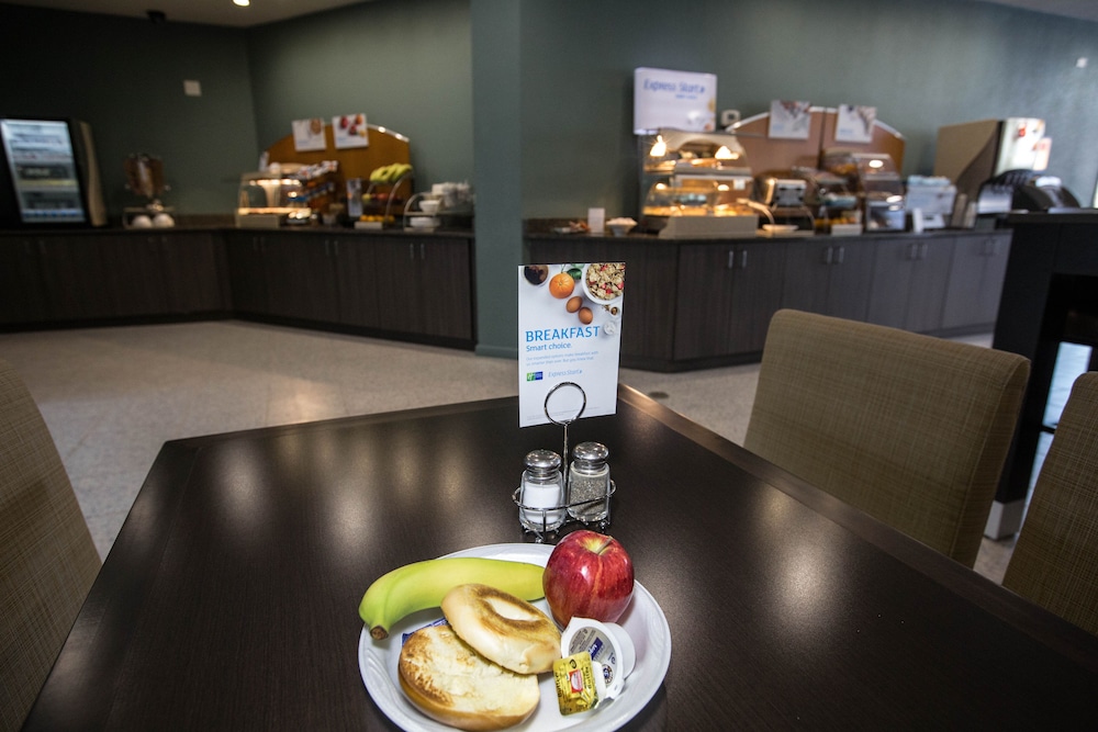 holiday inn express st louis central west end