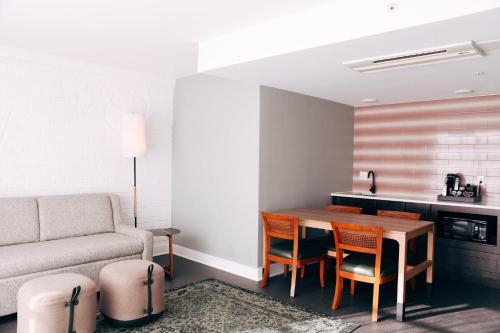 holiday inn express st louis central west end