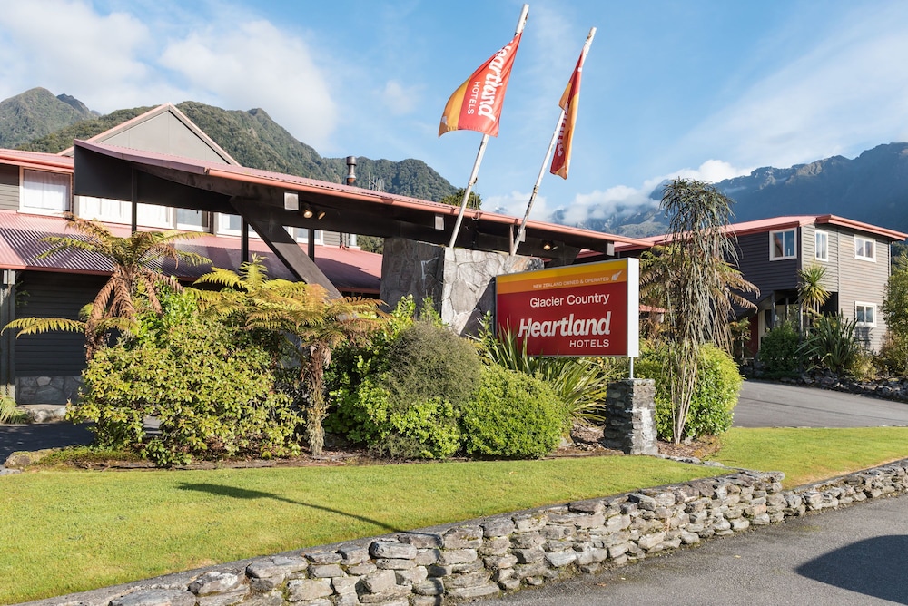 heartland hotel glacier country
