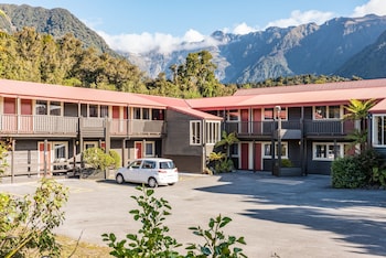 heartland hotel glacier country