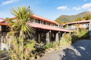 heartland hotel glacier country