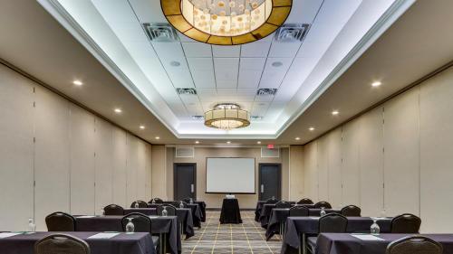holiday inn staunton conference center by ihg