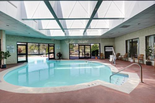 holiday inn staunton conference center by ihg