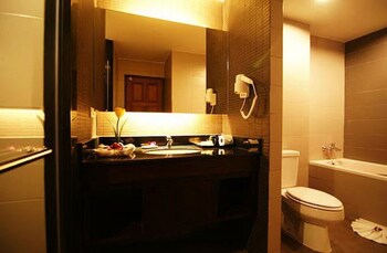 sea me spring tree hotel adults only