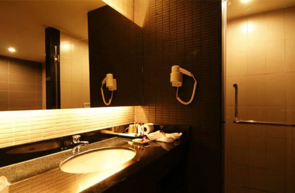 sea me spring tree hotel adults only