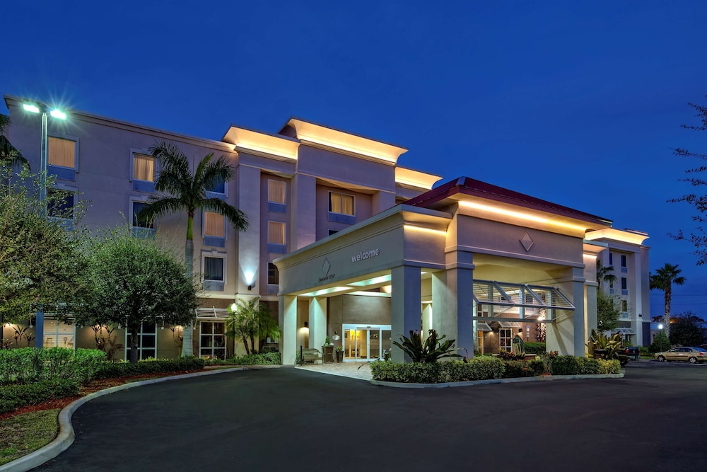 hampton inn and suites stuart north