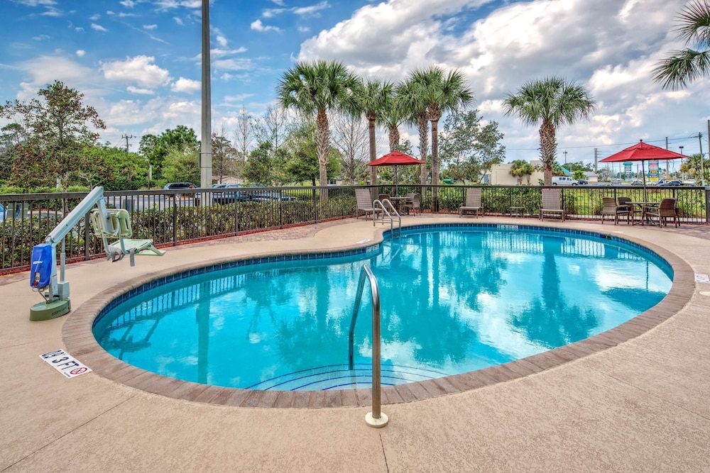 hampton inn and suites stuart north
