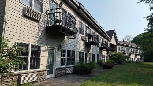 the willowbrook village at lake harmony a wyndham hotel