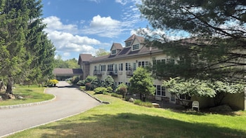 the willowbrook village at lake harmony a wyndham hotel