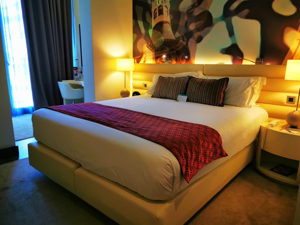 hotel indigo barcelona plaza catalunya by ihg