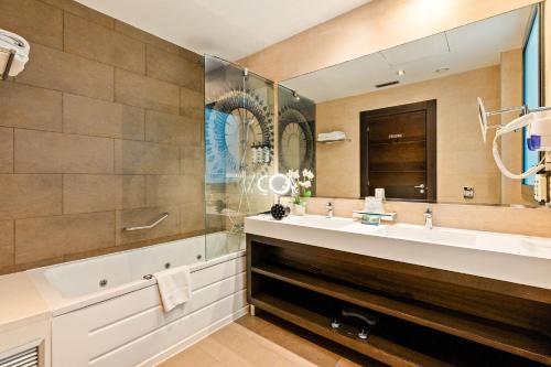 hotel indigo barcelona plaza catalunya by ihg