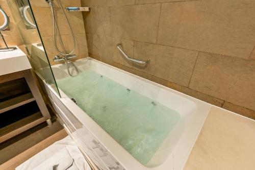 hotel indigo barcelona plaza catalunya by ihg