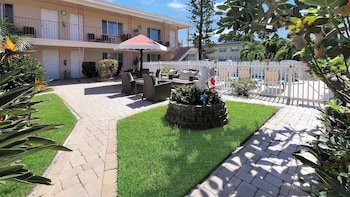 carlton house motel