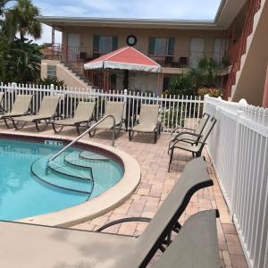 carlton house motel