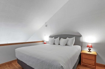 Sierra Cabin Condo A Sun Meadows 1 Bedroom + Loft 1 Condo By Redawning,,2 star
