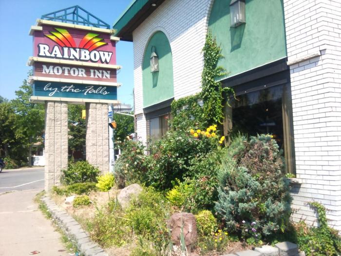 rainbow motor inn  by the falls