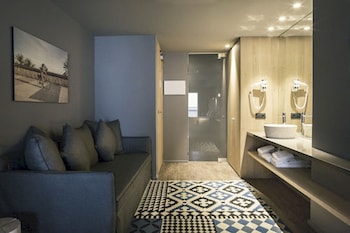 yurbban trafalgar hotel