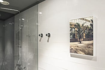 yurbban trafalgar hotel