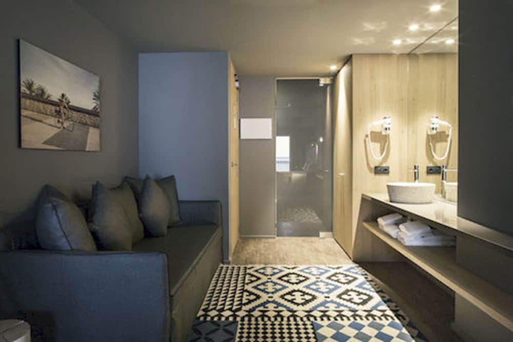 yurbban trafalgar hotel