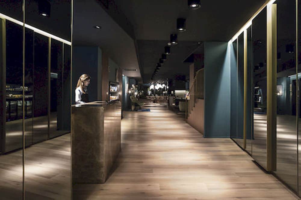 yurbban trafalgar hotel