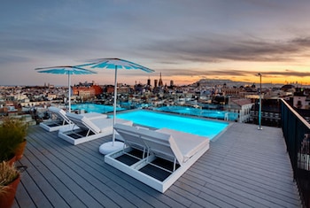 yurbban trafalgar hotel