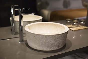 yurbban trafalgar hotel