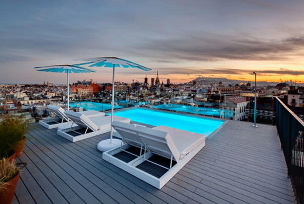 yurbban trafalgar hotel