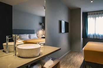 yurbban trafalgar hotel