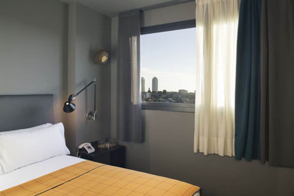 yurbban trafalgar hotel