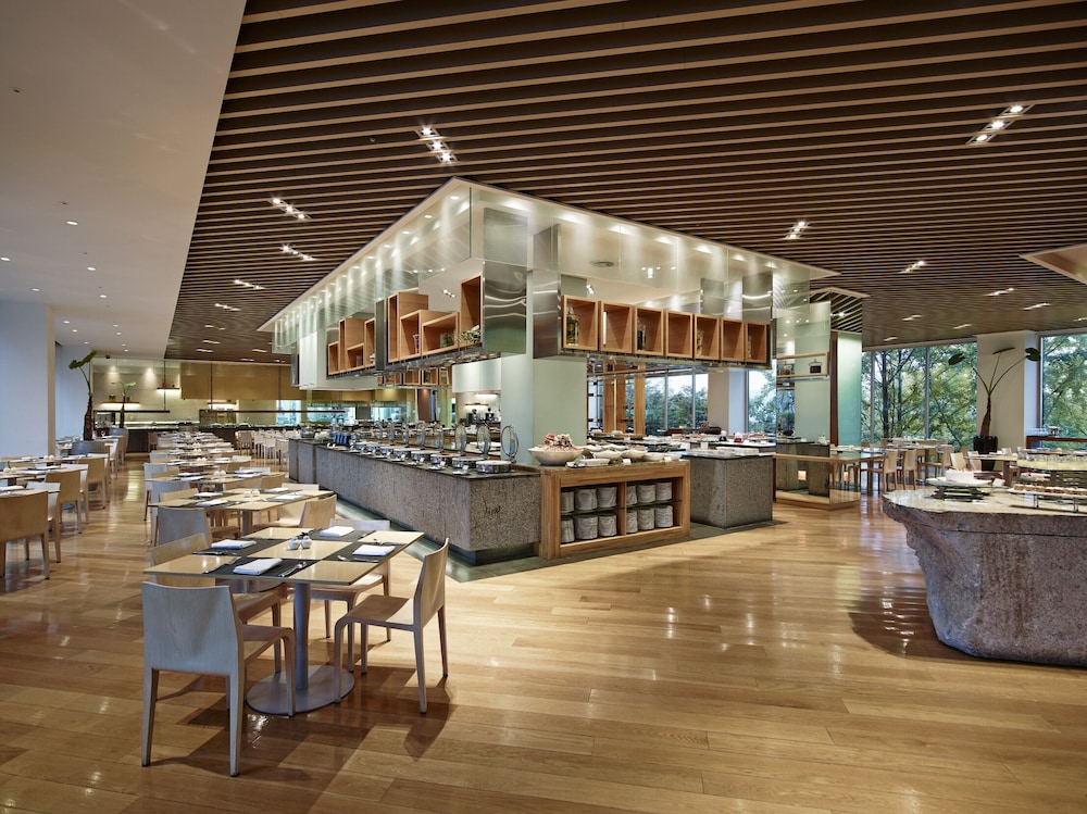 rolling hills hotel