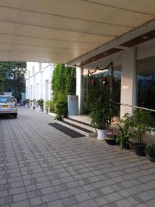 The Centrepoint,Sholinganallur,3 star