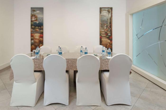 peninsula hotel dar es salaam