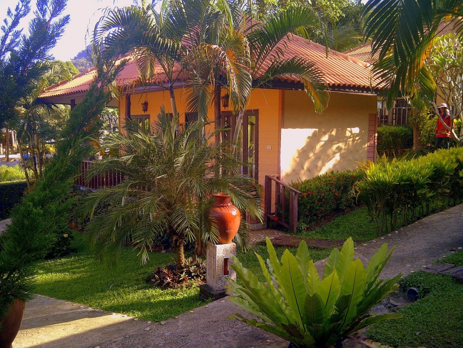 Paradise Bungalows,Klong Prao Beach>>Ban Bang Bao,2 star