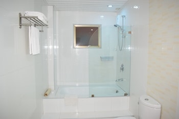 diamond suites and residences
