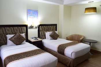 diamond suites and residences