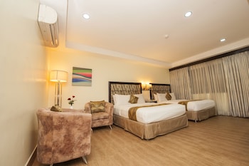 diamond suites and residences