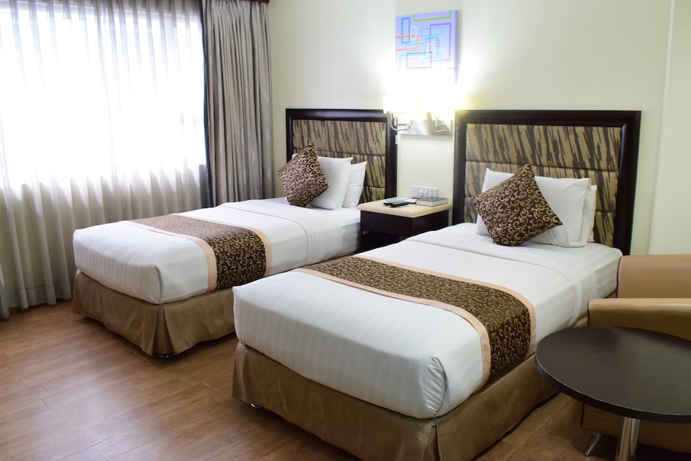 diamond suites and residences