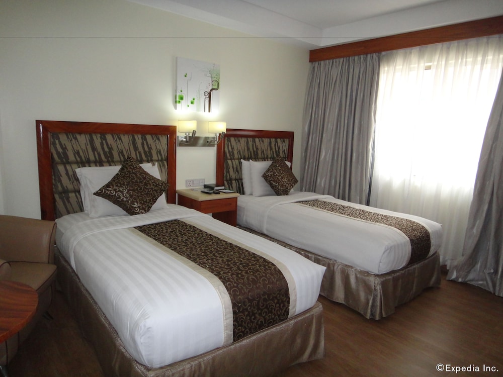 diamond suites and residences