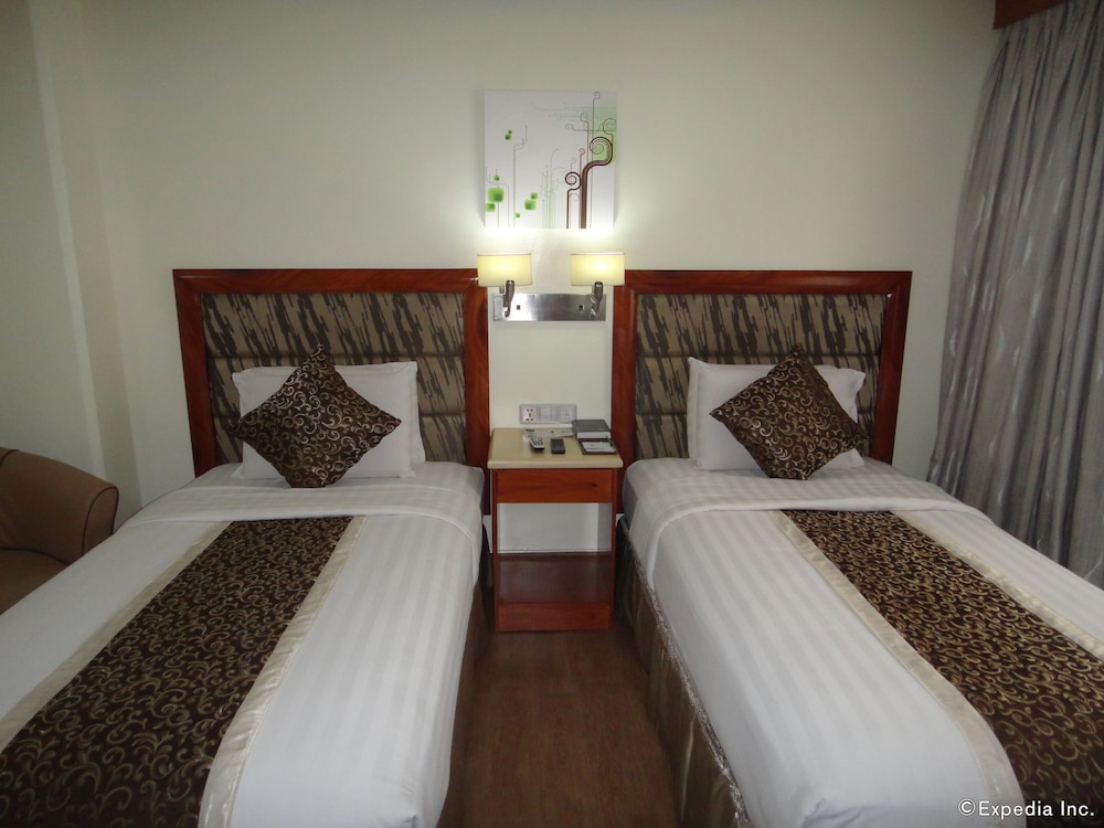 diamond suites and residences