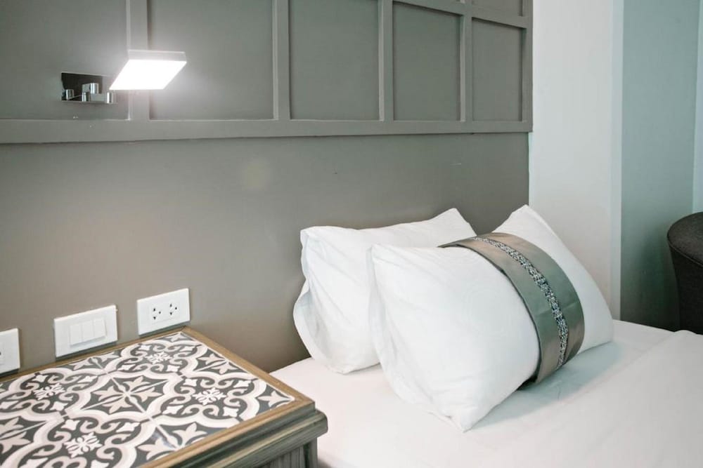 diamond suites and residences