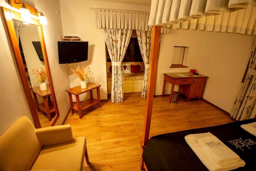 leylak boutique hotel and brasserie boutique class