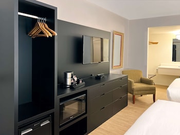 the downtown a coast hotel