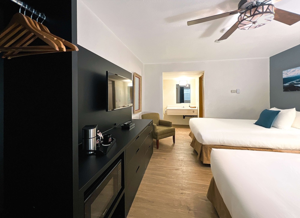 the downtown a coast hotel