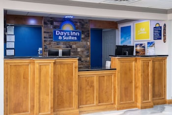 days inn and suites by wyndham commerce
