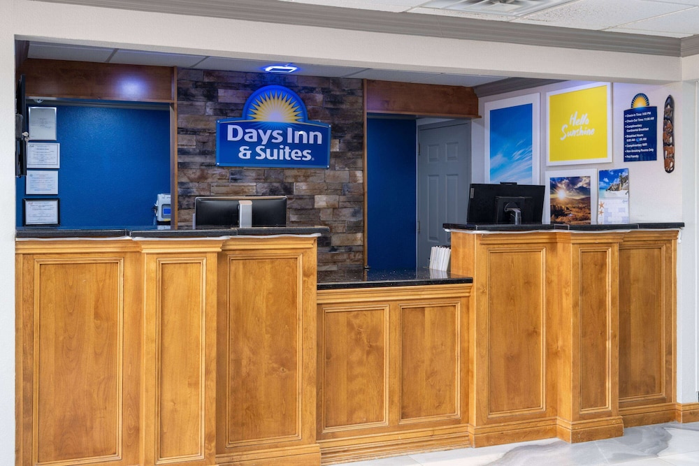 days inn and suites by wyndham commerce