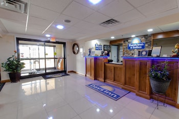 days inn and suites by wyndham commerce