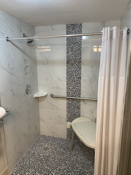 days inn and suites by wyndham commerce