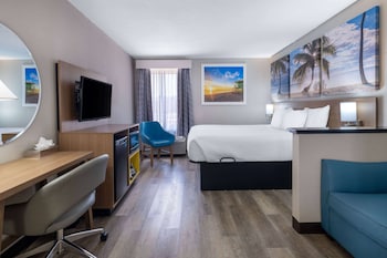 days inn and suites by wyndham commerce