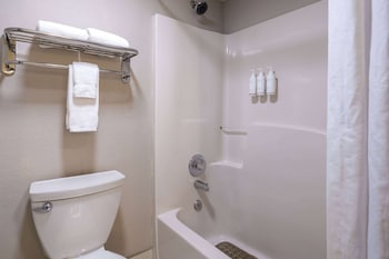 days inn and suites by wyndham commerce