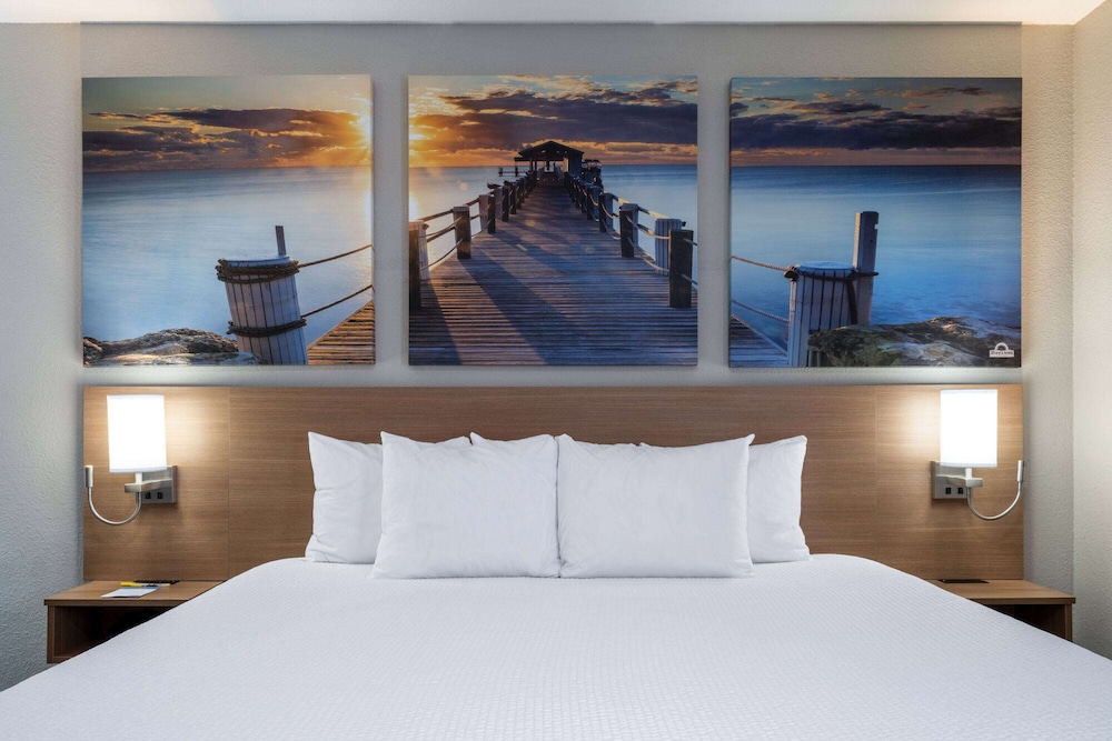 days inn and suites by wyndham commerce